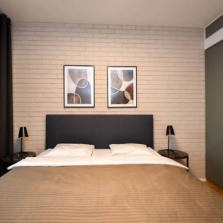 Skypark Luxury Apartment With Skyline View & Free Parking Bratislava Bagian luar foto